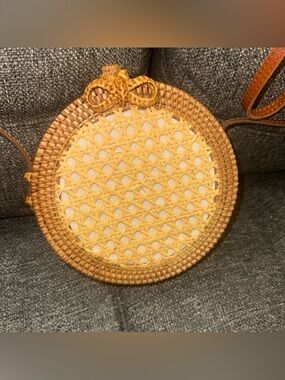 Women Rattan Round Bag with shoulder strap! Summer Time &  Excellent Condition